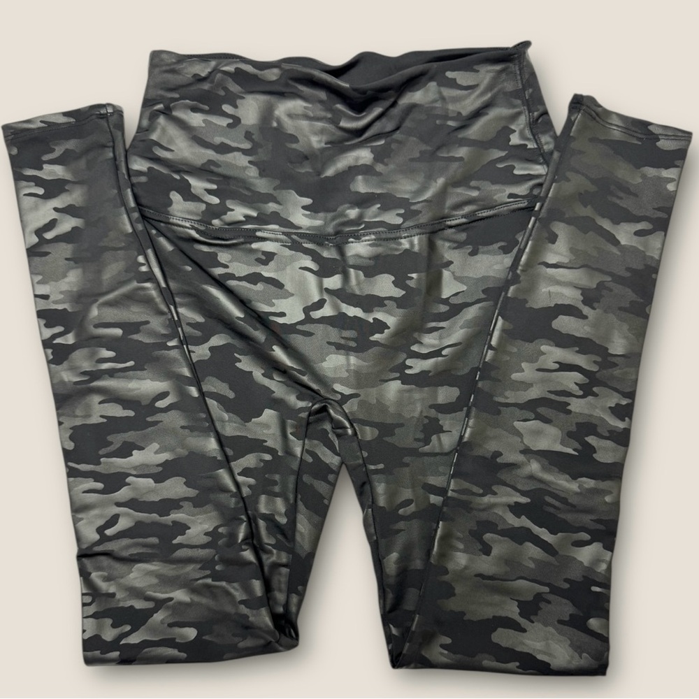 M. Rena Shimmery High Ride Camouflage Leggings - Black and Gray Size S‎